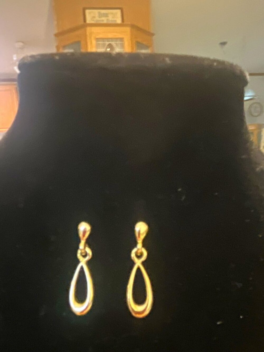 Gold Tone Teardrop Dangle Drop Earrings Metal Hook Closure Lobe No Stone